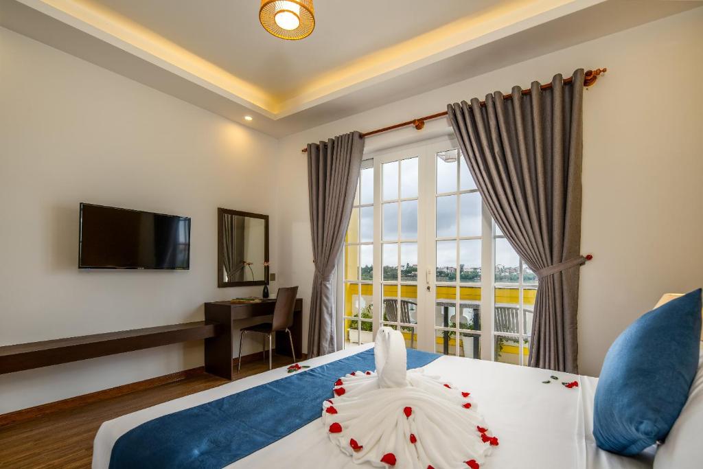Deluxe Double Room with River View 