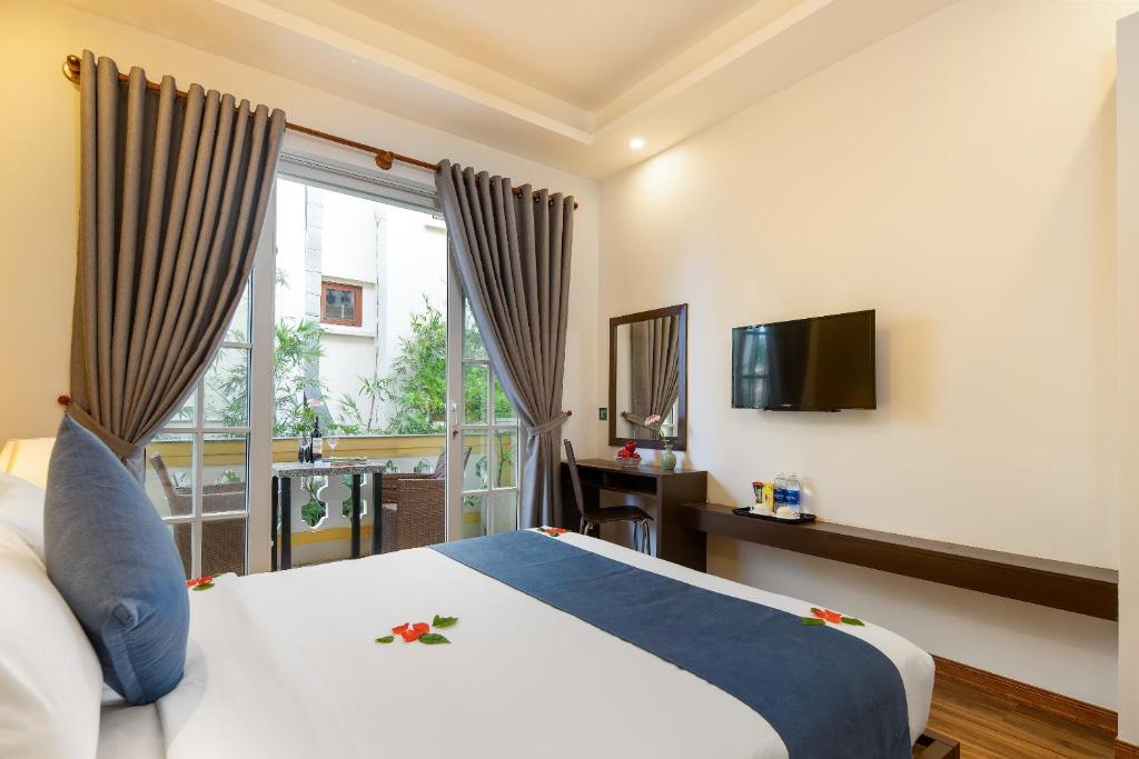 Deluxe Double Room with Pool View 