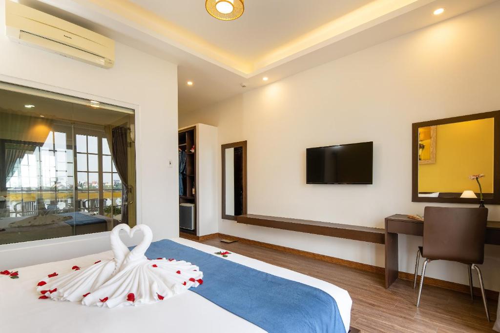 Deluxe Double Room with River View 7.jpg