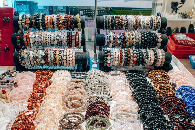 hoi-an-shopping-bracelets